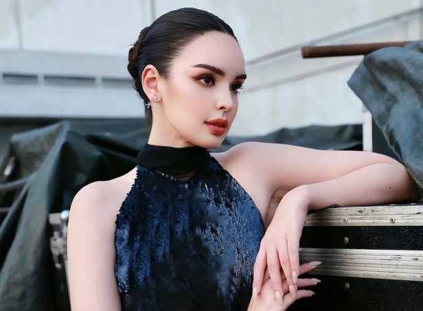 Global Elegance · A Mesmerizing Visual Feast