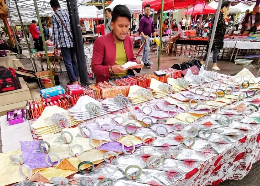 Myanmar: Vast Fortunes in Jade Exchange Hands Freely